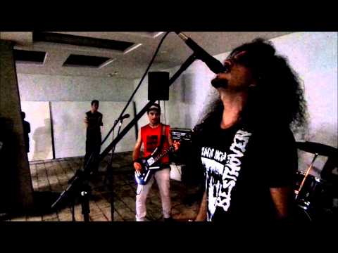 Vítimas da Miséria - Escravos Modernos (Declínio Social cover)  @ Ruídos Extremos IV