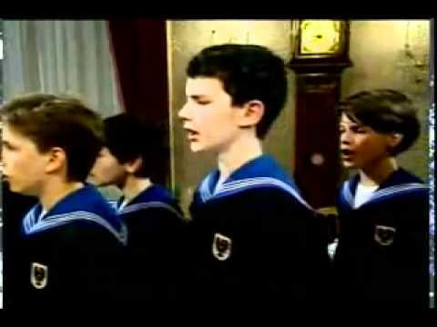 Vienna Boys Choir - Little Drummer Boy.