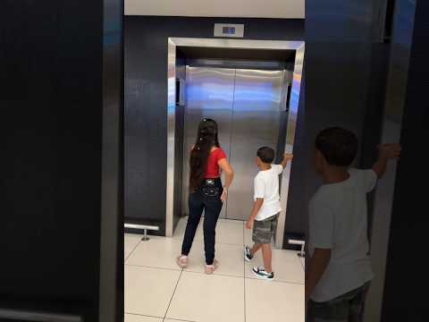 Angi leaves Piky locked in the elevator 😨 #shorts #freefire