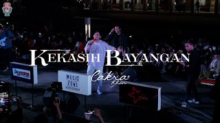 Download lagu Cakra Khan - Kekasih Bayangan (Live at Anjungan Sarinah Jakarta) mp3