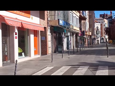 Calles vacías y establecimientos cerrados en Badajoz