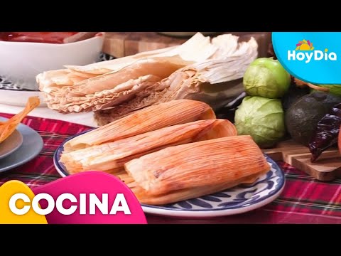 Aprende a preparar los tradicionales tamales rojos con chile guajillo | Hoy Día | Telemundo
