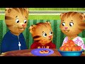 Daniel Tries A Peach For The First Time