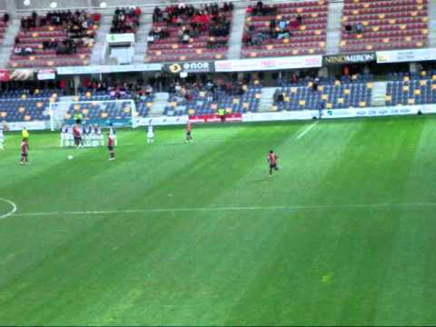 Tiro de falta de Rubén Reyes en el Pontevedra - C.D. Badajoz.