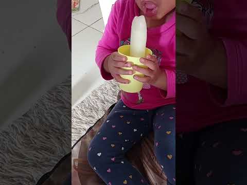 Comendo ice cream 🍨🍦 Maria Fernanda criança de 3 anos
