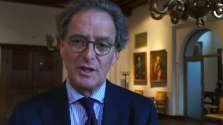 Burgemeester Ton Rombouts stemt op NM Kamp Vught voor Museumprijs 2016