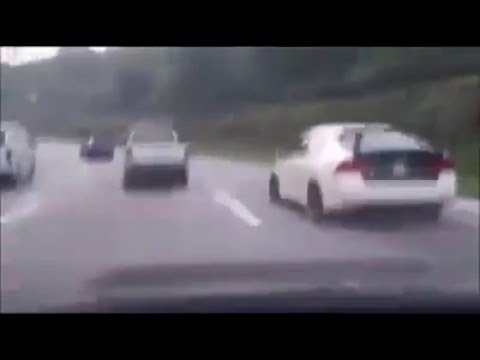 FUGA COM CARROS TUNADOS NA RODOVIA ACELERANDO FORTE