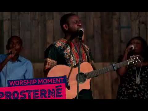 Moment d'adoration #PROSTERNÉ avec le Pasteur Athom's MBUMA