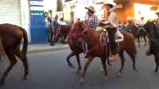 preview picture of video 'Cabalgata en Izucar de Matamoros Puebla Mexico 16/12/2012'