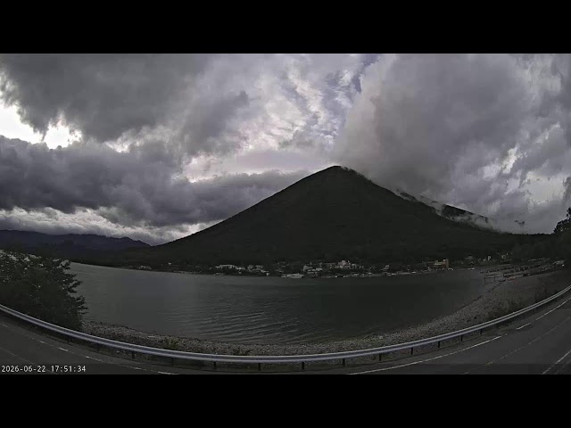 中禅寺湖と男体山（ZEN RESORT NIKKOから）