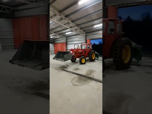 809600 Veteran tractor with front loader and snow thrower David Brown 880 -1964