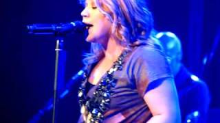 Impossible - Kelly Clarkson live @ Acer Arena Sydney 17/04/10