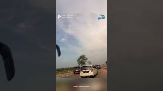 Download lagu DETIK-DETIK BUS HARYANTO TABRAK MOBIL PEMUDIK DI TOL BATANG mp3