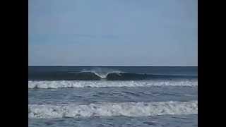 preview picture of video 'Surf y olas en Zarautz'