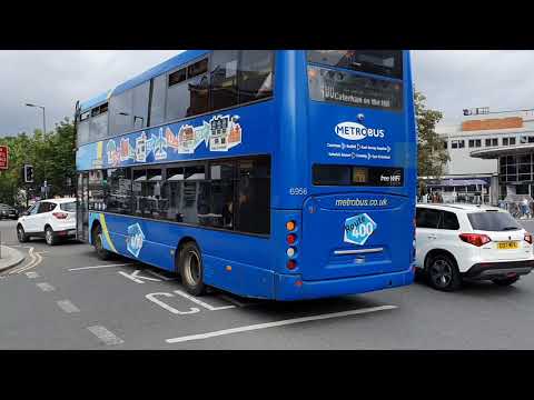 METROBUS ROUTE 400, 100 AND SOUTHDOWN BUS ROUTE 410 PASSING IN REDHILL (6956, 536 & 6631)