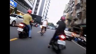到底在幹嘛R