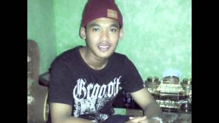 Download lagu monkey boots fallin mp3