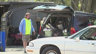 People evacuate as Salem, Illinois homes fill with floodwater