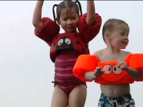 Demo of the Stearns Puddle Jumper for Kids