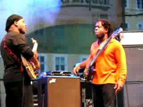 Victor Wooten & Anthony Wellington duel