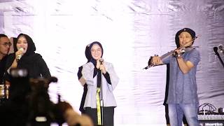 Download lagu LAW KANA BAINANAL HABIB - SABYAN GAMBUS live Q Mall banjarbaru mp3