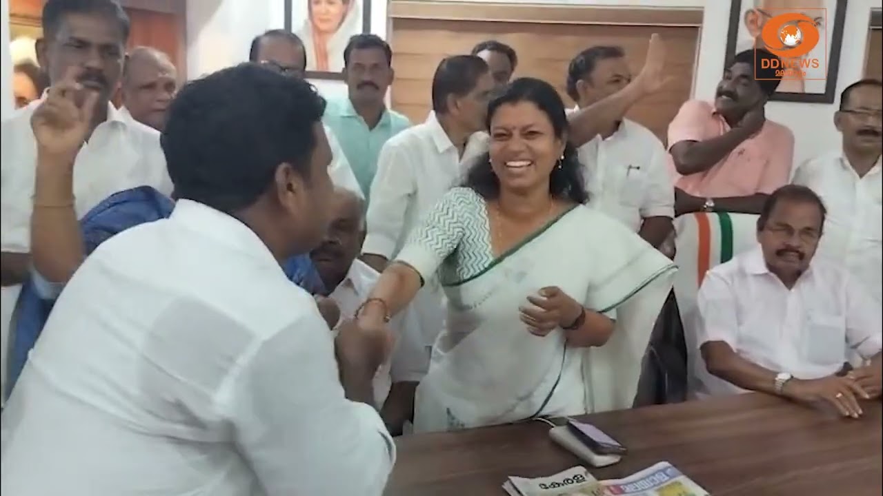 കൊല്ലത്ത് ഉമ്മൻചാണ്ടിയുടെ ചിത്രങ്ങൾ ഉയർത്തിയും ലഡ?