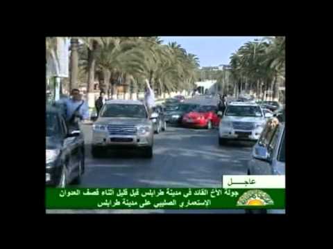 Colonel Gaddafi 'parades through Tripoli in a jeep to delight of supporters