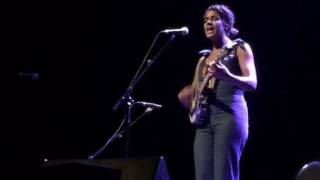 Muddy Waters (Bessie Smith): Leyla McCalla