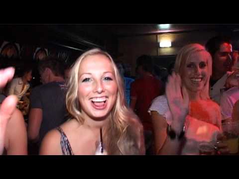 Dancing Bruins - Zaal - Taveerne bar