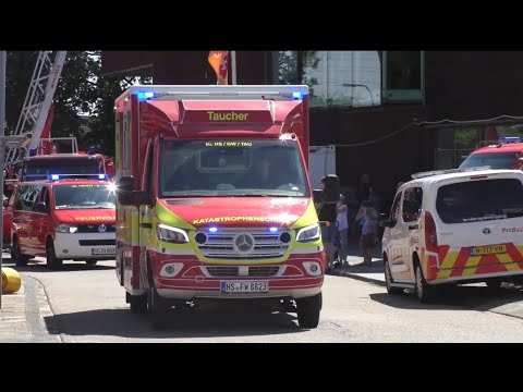 Diverse Hulpdiensten vertrekken met spoed vanaf Opendag Brandweer Weert