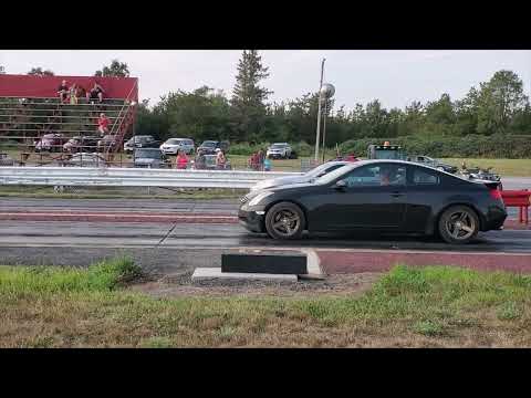 Infiniti G35 ? Vs. Nissan 350Z 1/4 Mile Drag Race