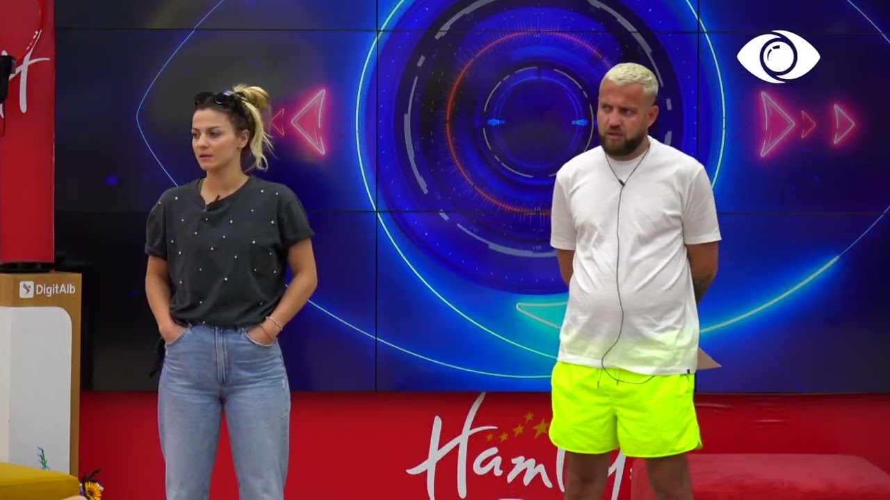 Zarf i bardhë/ Loja me kanoçet RC Cola, banorët luajnë në grupe