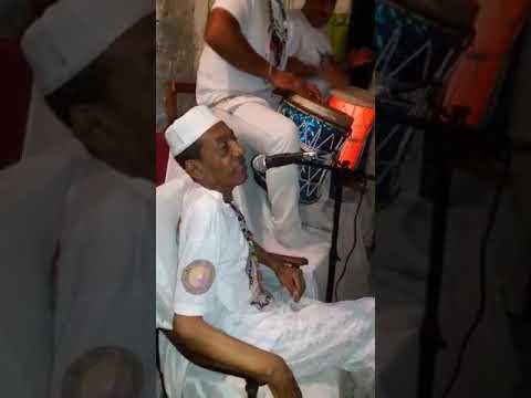 chamim de aganjú rezando para Bara..en el Reino oloaxé, pai david