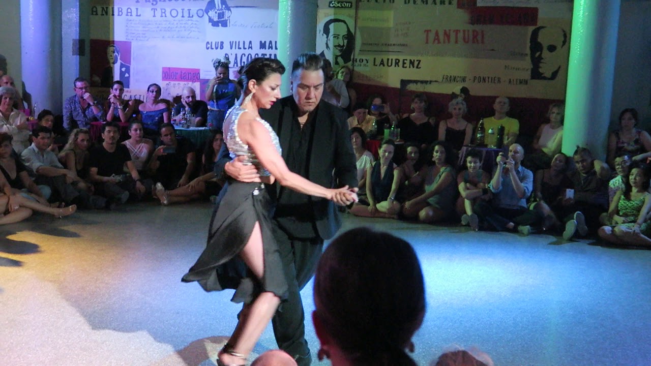 Mariano Chico Frumboli y Moira Castellano at Milonga Viva La Pepa 2020 4