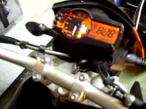 KTM 690 sm supermoto arranque y nivel de aceite