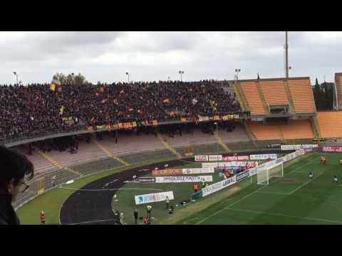 Lecce-Vibonese: il rigore di Pacilli e l'esultanza della Curva Nord