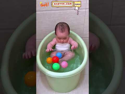 Can’t Hold Your Wriggly Baby While Bathing? This Baby Bathtub with Seat is Genius! #Bathtub