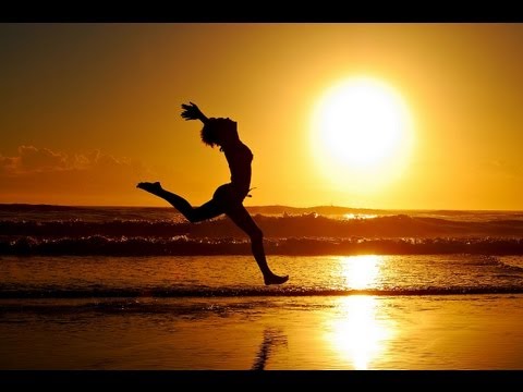 Tom Novy - Dancing in the Sun (Club Mix) [feat. Amadeas]