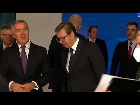 Skloni se nebitan si 🙂 Vučića pomeraju na EU-Western Balkans samitu