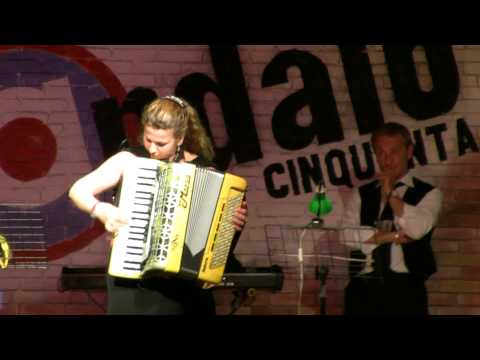 Debora Sbarra Esegue "L'acrobata" Polka
