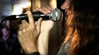 Eliah Smith &quot;On my own&quot; vs Baxter Dury &quot;The sun&quot; en Primavera Sound als Bars