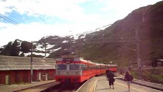 preview picture of video '[NSB] Lokaltog to Bergen departs Myrdal station.'