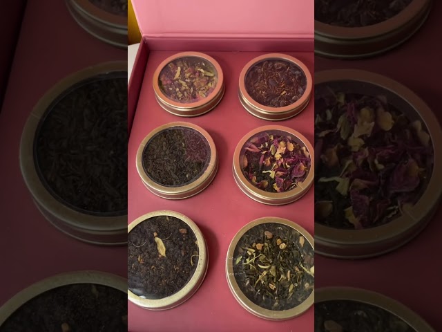 Vídeo relacionado con VAHDAM, Caja De Regalo Surtida De Té Verde (10 Sabores) Sin Gluten, Sin OGM | 10 Tés Exóticos De Hojas Sueltas | Caja De Té Verde, Regalo De Té De Para Mujer Y Hombre