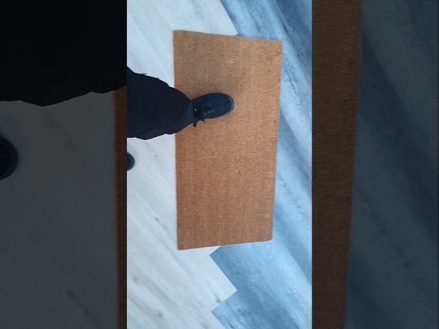 Vídeo relacionado con BRUBAKER Felpudo para Exterior e Interior - Patas - Estera de Fibra de Coco 100% para Entrada 45 x 75 cm - Impermeable, Antimanchas y Antideslizante para Propietarios de Perros y Gatos - Marrón