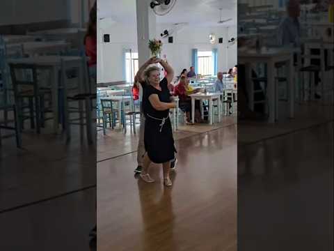 no Valdir Trentin clube do Vovô em Chopinzinho no Paraná.Brasil #shotrs #baile #dancarinos #dança