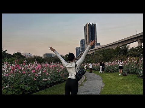 LIVE Street Café - Welcome Family 🤗 Ploysai Coffee Lady in Bangkok Thailand - Thai Street Food