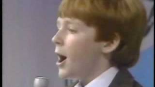 Scott Grimes singing Somewhere Over the Rainbow at age 11