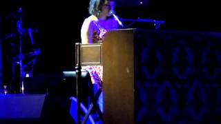 Norah Jones - Travellin&#39; On Live