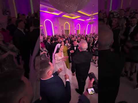 AMC trupa @DamianAndBrothers  are 300 de solisti!  #live #nunta