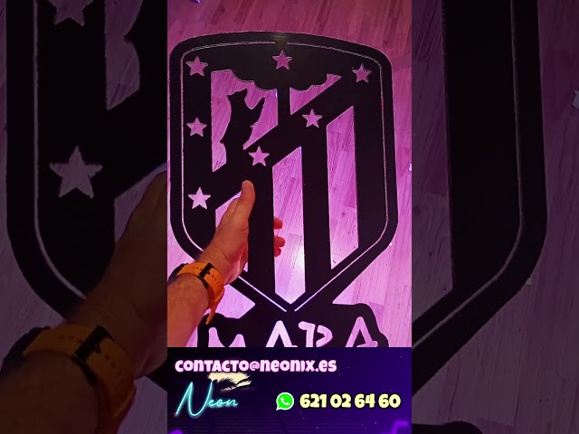 Vídeo relacionado con Atlético de Madrid - Matricula Metacrilato Personalizada Equipo de Futbol Atlético de Madrid - Matricula con Nombre - 38cm x 8cm - Placa Impresion Directa - Nombres Decorativos Personalizados